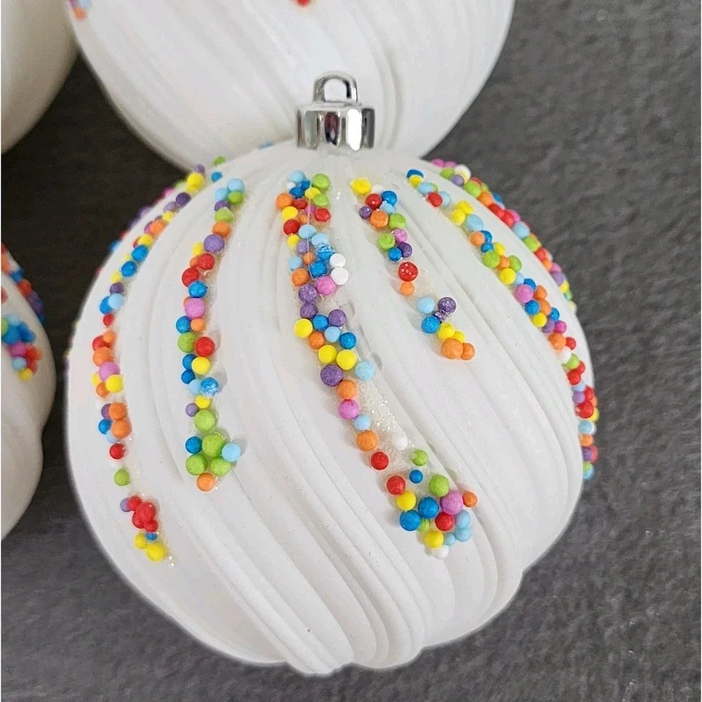 4 White Swirl Beaded Christmas‎ Round Ball Ornaments Colorful Plastic 4